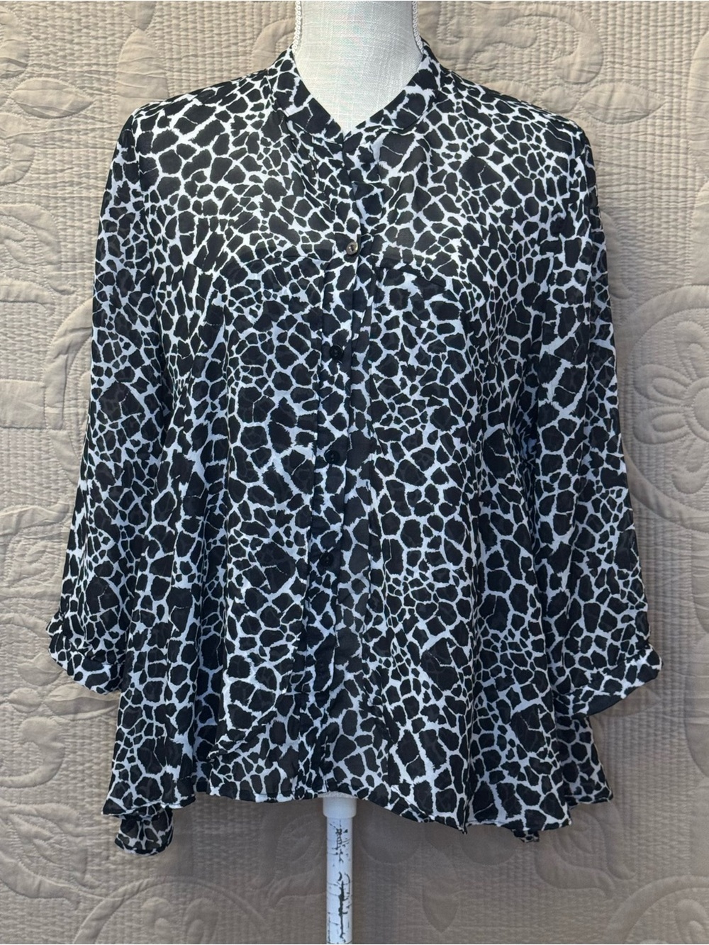 Chico’s Blouse Black and White Giraffe Print